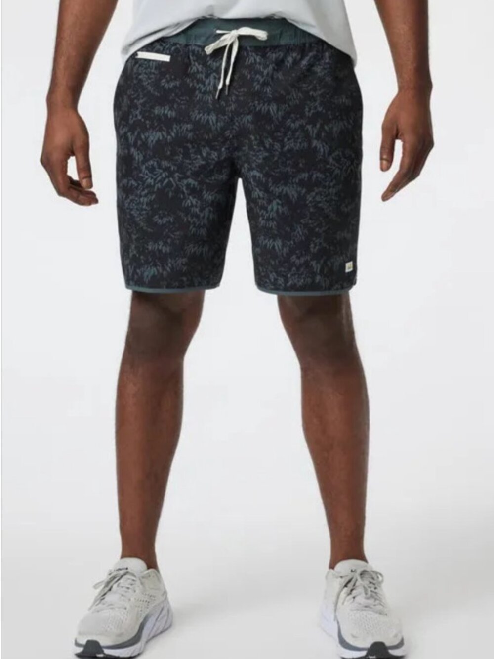 Vuori Men's Banks Shorts 7" Black x Sage Size M
